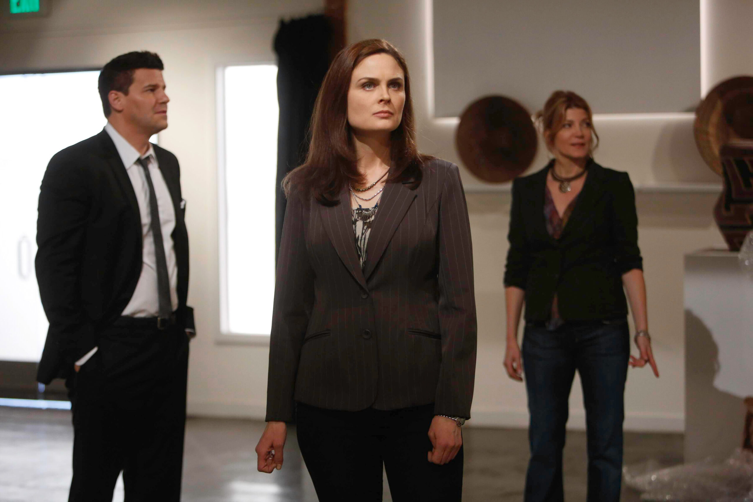 Emily Deschanel Ungkap Tekanan Berat Saat Season 1 'Bones': Ditegur Karena Sering Terlambat dan Tidak Siap